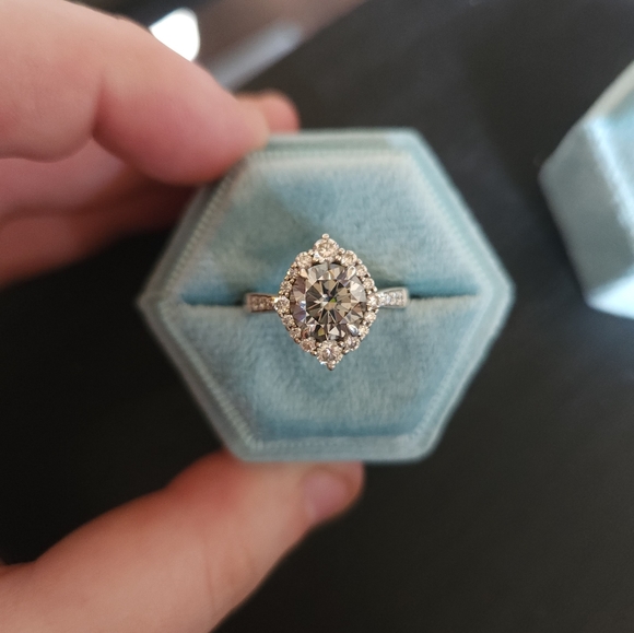 Size 7 ring - Picture 4 of 6